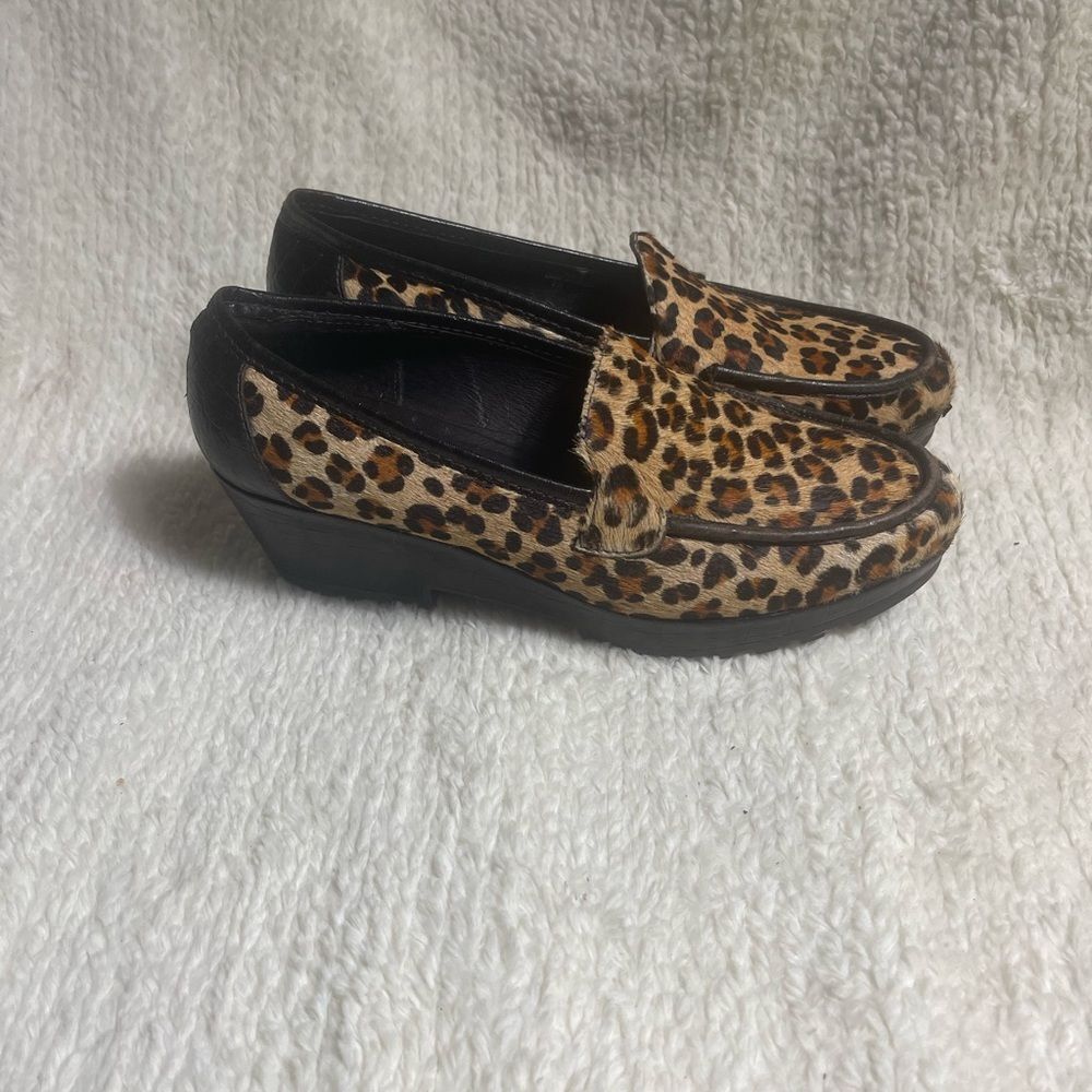 Donald J Pliner leather calf hair leopard Print Platform Slip-On Shoes SZ8.5M